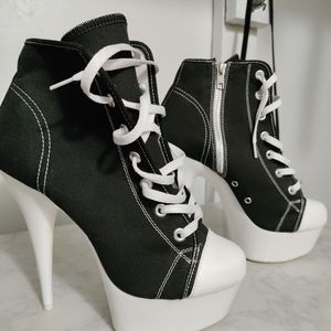 Platform 7" heel blacklight reactive.